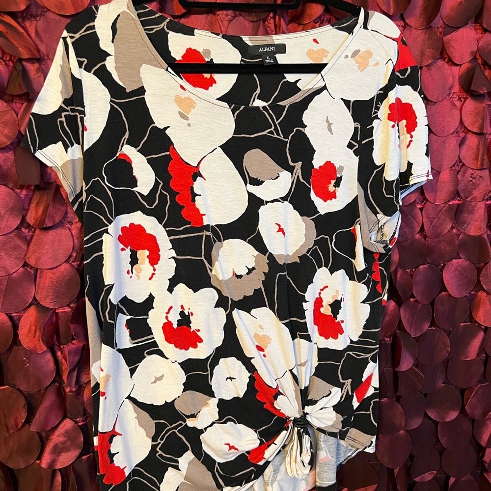 Ladies top - Picture 2 of 4